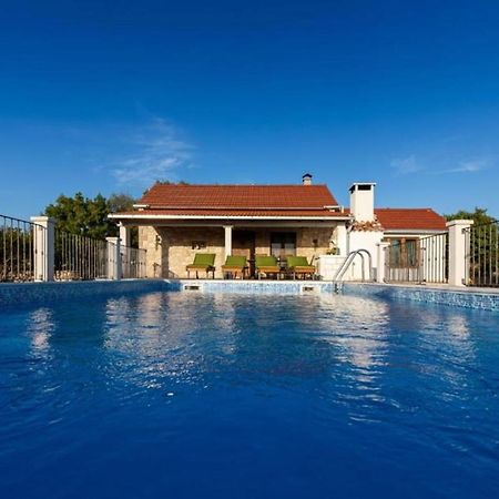 Villa Menalo 네움 외부 사진