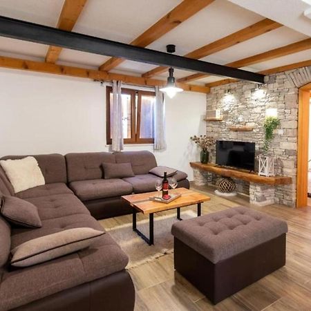 Villa Menalo 네움 외부 사진