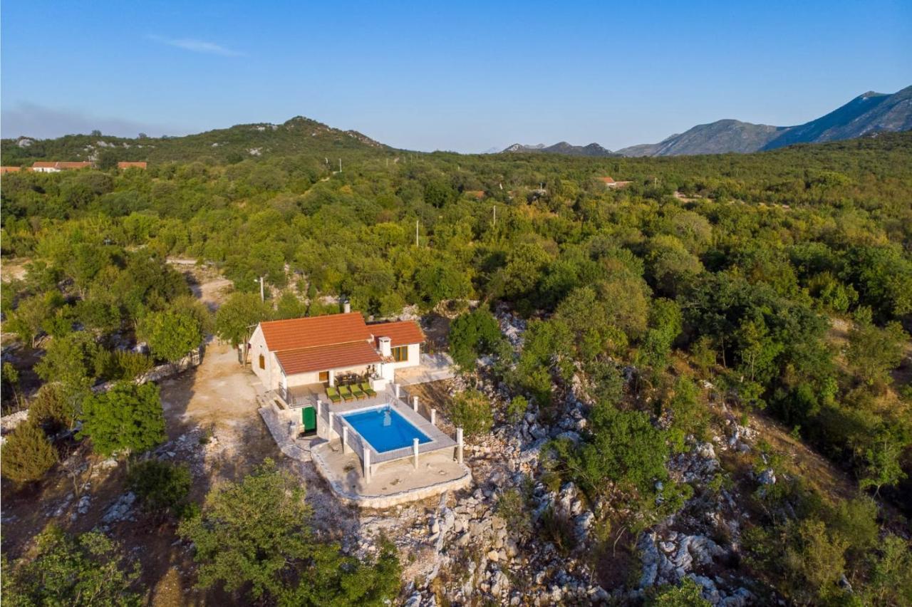 Villa Menalo 네움 외부 사진