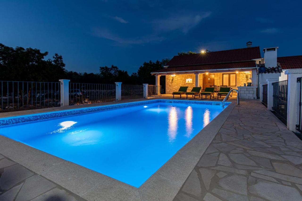 Villa Menalo 네움 외부 사진