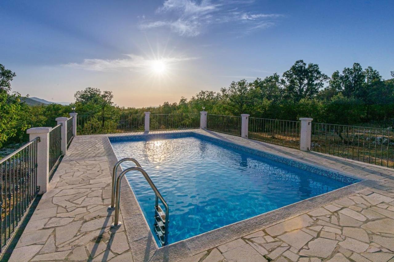 Villa Menalo 네움 외부 사진