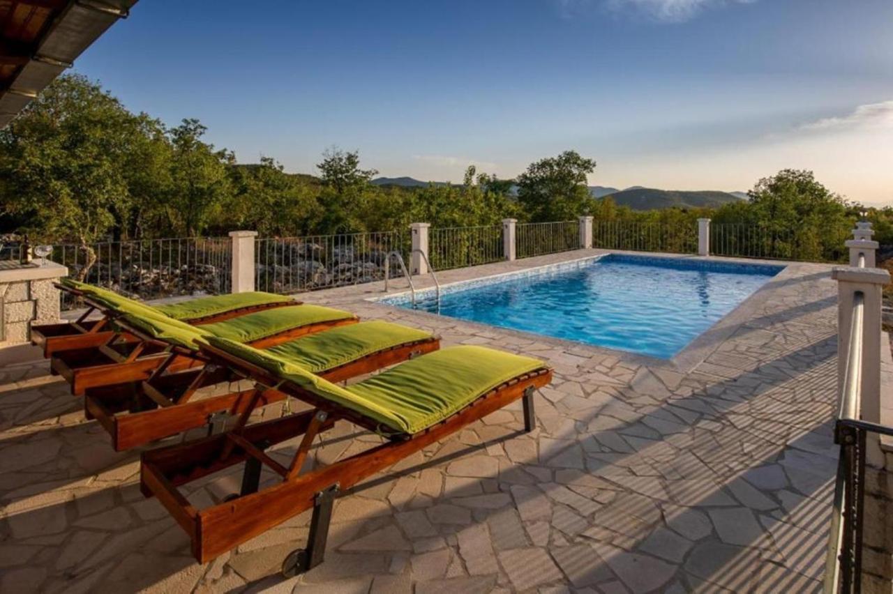 Villa Menalo 네움 외부 사진