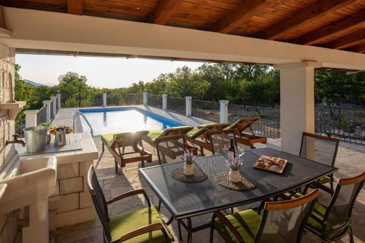 Villa Menalo 네움 외부 사진